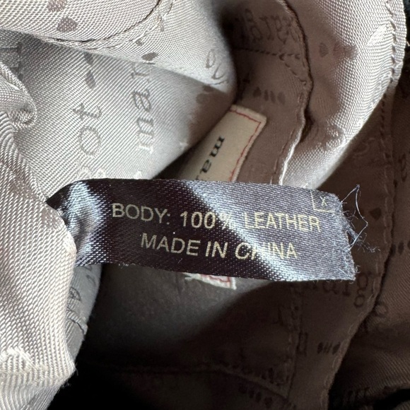 Margot Elegant Black Leather Crossbody Bag - Picture 7 of 7